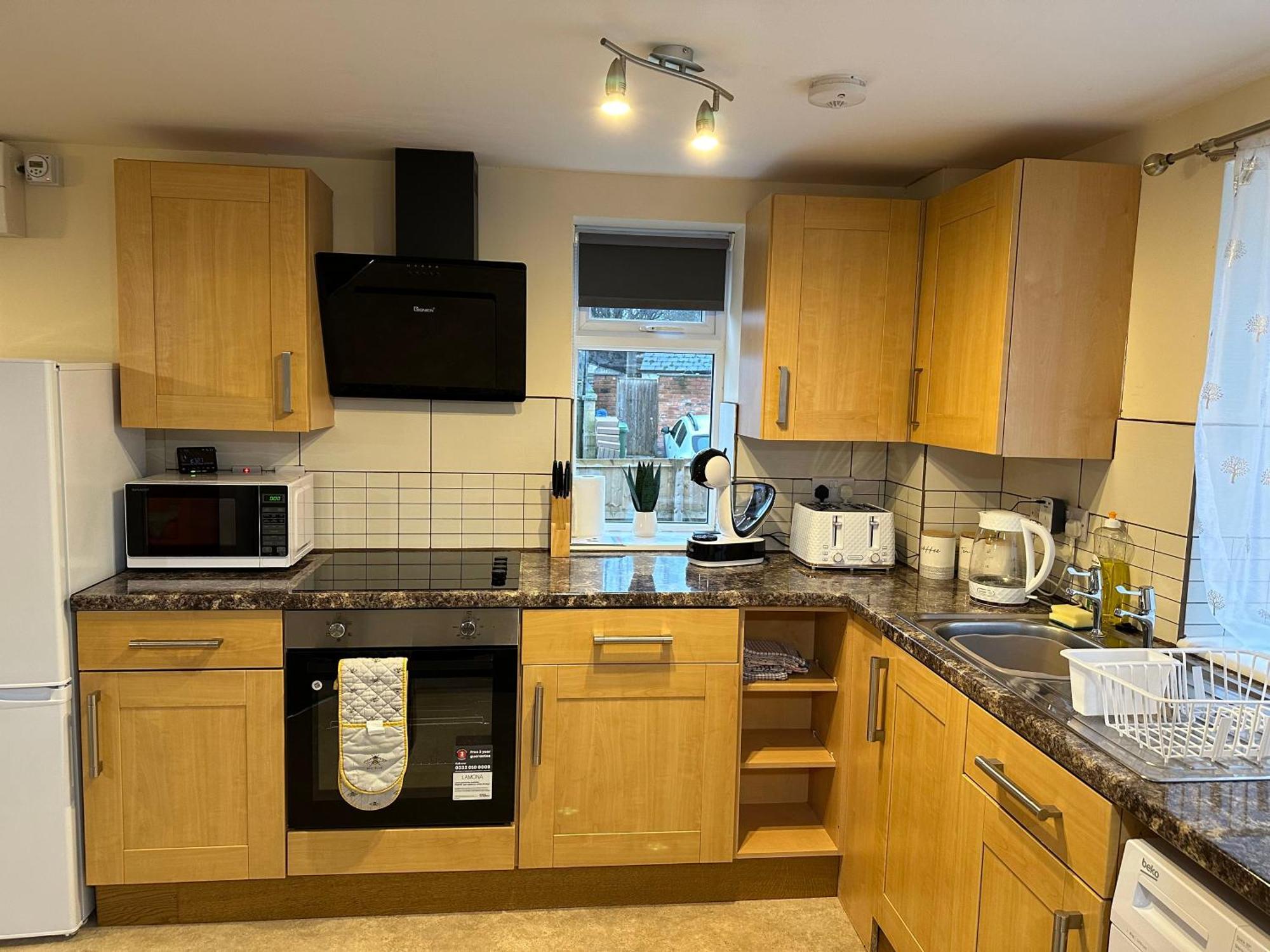 Orange Lilly In Stroud With Free Parking Apartment Exterior photo